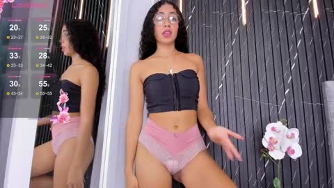 Snapshot of sisi_rosex chatting on 02/15/25, 03:39 Shopia online show from 02/15/25, 03:39