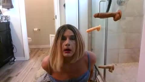 wants to suck cock online show from 05/18/26, 12:40