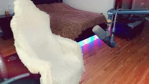 Ashleigh Mak online show from 04/13/26, 06:35