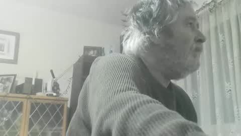 Snapshot of sizemick_u235 chatting on 12/13/25, 08:04 Mickey B online show from 12/13/25, 08:04