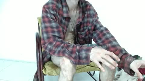 Snapshot of sk8sir chatting on 05/16/26, 06:07 sk8sir online show from 05/16/26, 06:07
