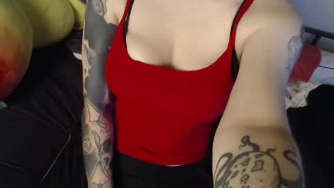 Snapshot of sk8t3rgurl chatting on 10/27/25, 01:09 sk8t3rgurl online show from 10/27/25, 01:09