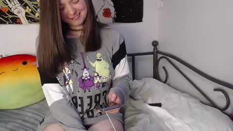 Snapshot of sk8t3rgurl chatting on 11/09/25, 04:00 sk8t3rgurl online show from 11/09/25, 04:00