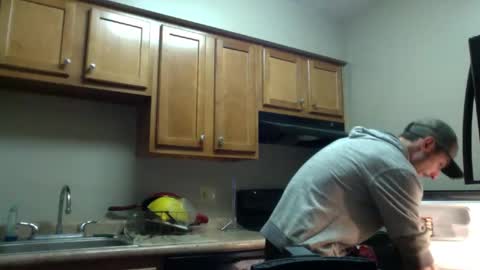 Snapshot of sk8ter_v2 chatting on 12/02/24, 09:17 Christopher online show from 12/02/24, 09:17