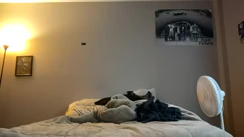 Snapshot of sk8ter_v2 chatting on 12/08/24, 04:50 Christopher online show from 12/08/24, 04:50