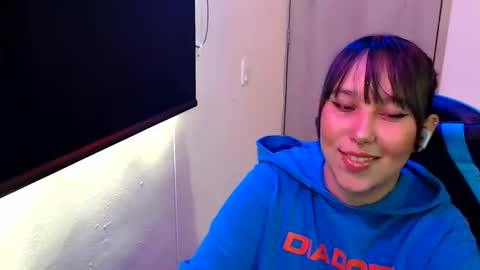 Snapshot of skarlet_adams chatting on 05/19/26, 06:36 Alice online show from 05/19/26, 06:36