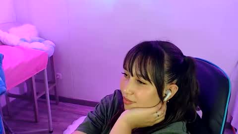 Snapshot of skarlet_adams chatting on 06/11/26, 02:11 Alice online show from 06/11/26, 02:11