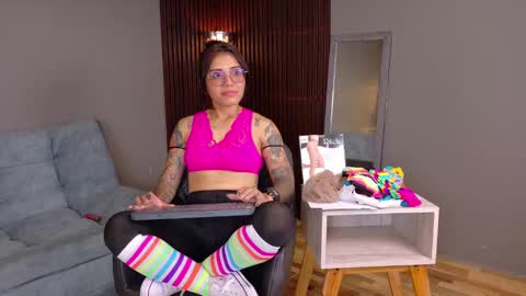 Snapshot of skarlet_petit chatting on 02/01/25, 09:19 skarlet_petit online show from 02/01/25, 09:19