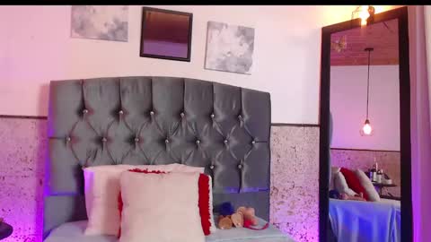 Elizabeth online show from 01/02/25, 01:49