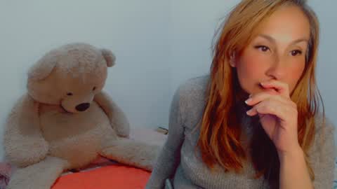 Snapshot of skarlett2072 chatting on 12/23/24, 02:45 Arlett online show from 12/23/24, 02:45