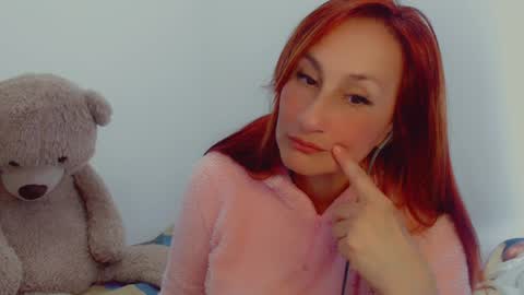 Snapshot of skarlett2072 chatting on 01/02/25, 08:46 Arlett online show from 01/02/25, 08:46