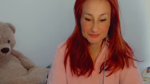 Snapshot of skarlett2072 chatting on 01/06/25, 01:08 Arlett online show from 01/06/25, 01:08