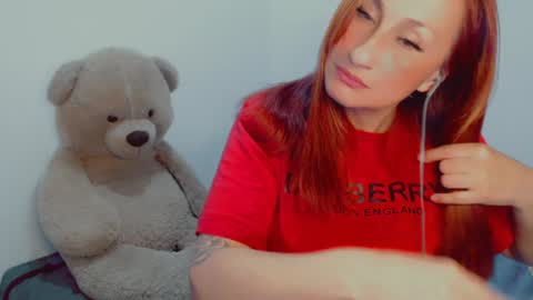 Snapshot of skarlett2072 chatting on 01/11/25, 11:46 Arlett online show from 01/11/25, 11:46