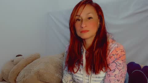 Snapshot of skarlett2072 chatting on 01/17/25, 06:26 Arlett online show from 01/17/25, 06:26