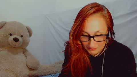 Snapshot of skarlett2072 chatting on 01/31/25, 01:54 Arlett online show from 01/31/25, 01:54