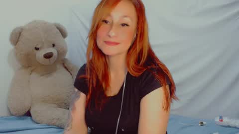 Snapshot of skarlett2072 chatting on 02/10/25, 02:30 Arlett online show from 02/10/25, 02:30