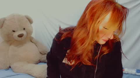 Snapshot of skarlett2072 chatting on 02/11/25, 04:44 Arlett online show from 02/11/25, 04:44