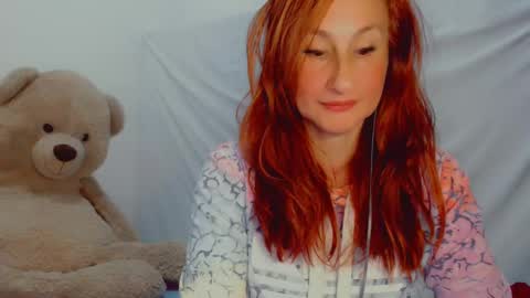 Snapshot of skarlett2072 chatting on 02/12/25, 02:03 Arlett online show from 02/12/25, 02:03