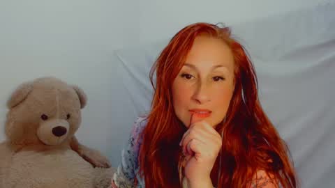 Snapshot of skarlett2072 chatting on 02/15/25, 04:47 Arlett online show from 02/15/25, 04:47