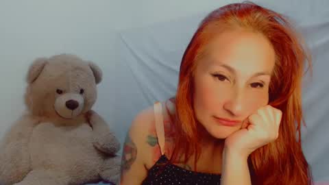 Snapshot of skarlett2072 chatting on 02/19/25, 03:06 Arlett online show from 02/19/25, 03:06