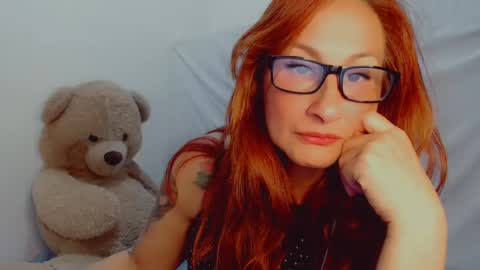 Snapshot of skarlett2072 chatting on 02/20/25, 02:29 Arlett online show from 02/20/25, 02:29