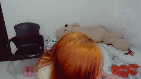 Snapshot of skarlett2072 chatting on 09/15/25, 04:40 Arlett online show from 09/15/25, 04:40