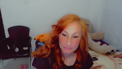 Snapshot of skarlett2072 chatting on 09/19/25, 12:02 Arlett online show from 09/19/25, 12:02