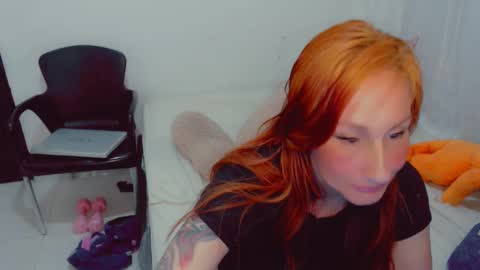 Snapshot of skarlett2072 chatting on 09/22/25, 07:32 Arlett online show from 09/22/25, 07:32