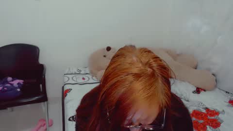 Snapshot of skarlett2072 chatting on 09/28/25, 04:45 Arlett online show from 09/28/25, 04:45