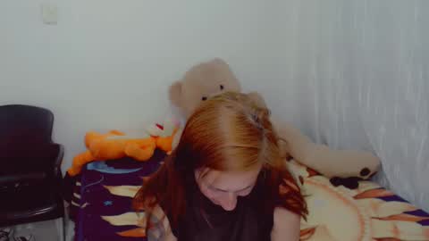 Snapshot of skarlett2072 chatting on 10/15/25, 01:06 Arlett online show from 10/15/25, 01:06