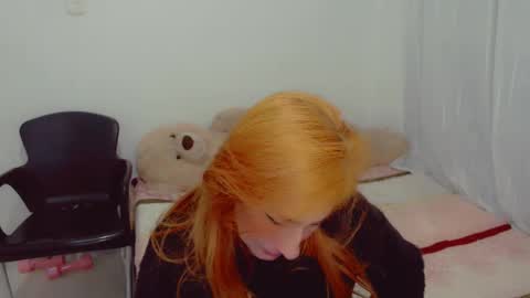 Snapshot of skarlett2072 chatting on 11/25/25, 02:55 Arlett online show from 11/25/25, 02:55