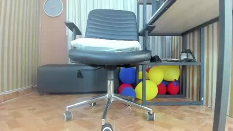 skarlettbarnes online show from 07/27/26, 12:01