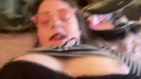 Snapshot of skarlettrose911 chatting on 12/17/24, 08:43 Skarlett Rose online show from 12/17/24, 08:43