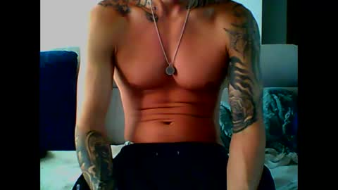 Snapshot of skater19xxx chatting on 02/11/25, 02:57 miguel online show from 02/11/25, 02:57