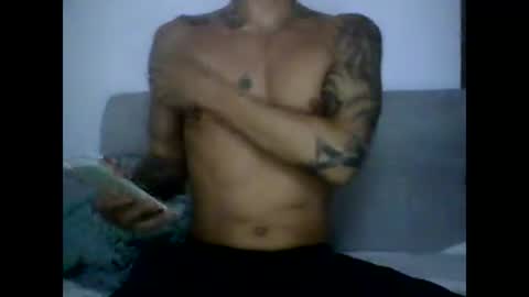 Snapshot of skater19xxx chatting on 02/19/25, 05:16 miguel online show from 02/19/25, 05:16