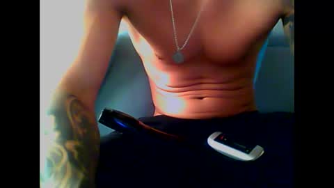 Snapshot of skater19xxx chatting on 02/26/25, 03:41 miguel online show from 02/26/25, 03:41