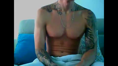 Snapshot of skater19xxx chatting on 03/05/25, 08:32 miguel online show from 03/05/25, 08:32