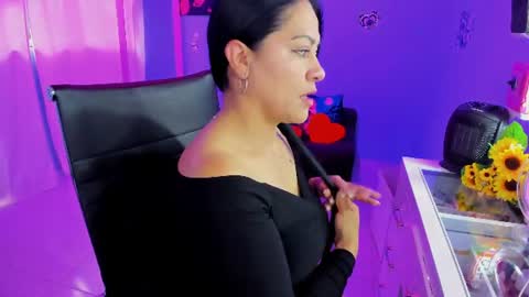Snapshot of skater_gal chatting on 06/19/26, 06:34 susan ramires online show from 06/19/26, 06:34
