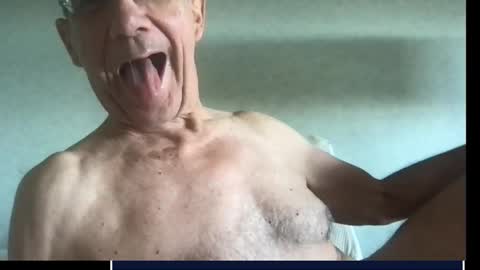 Snapshot of skima48 chatting on 10/02/25, 10:22 skima48 online show from 10/02/25, 10:22