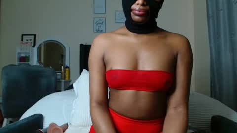 Snapshot of skimask_freak chatting on 12/04/24, 10:46 Krystal Belle online show from 12/04/24, 10:46