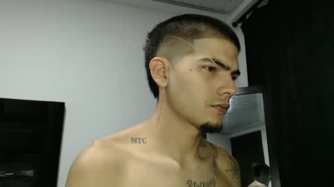 Snapshot of skinny_badboy chatting on 12/28/24, 03:04 E R O S online show from 12/28/24, 03:04