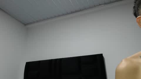 Snapshot of skinny_badboy chatting on 12/29/24, 03:22 E R O S online show from 12/29/24, 03:22