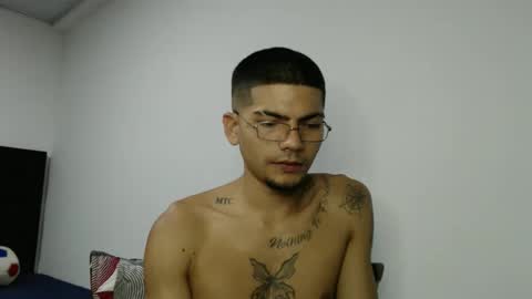 Snapshot of skinny_badboy chatting on 02/11/26, 03:22 E R O S online show from 02/11/26, 03:22