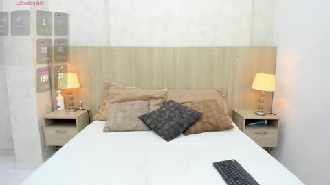 Emily Rojas online show from 09/27/25, 07:41