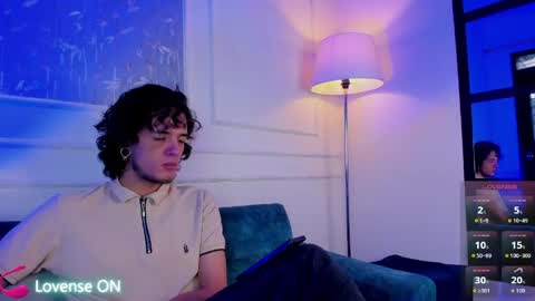 Snapshot of skinny_mac_ chatting on 05/11/26, 12:33 Mac online show from 05/11/26, 12:33