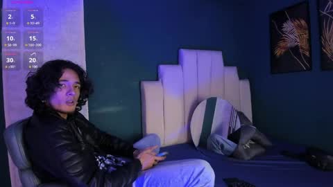 Snapshot of skinny_mac_ chatting on 05/15/26, 07:43 Mac online show from 05/15/26, 07:43