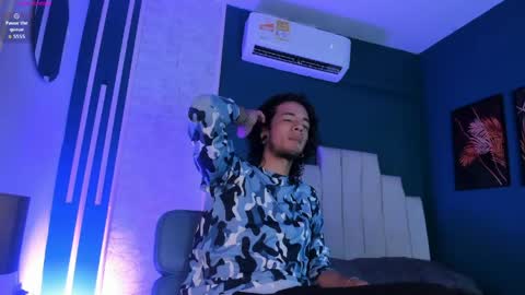 Snapshot of skinny_mac_ chatting on 05/17/26, 02:02 Mac online show from 05/17/26, 02:02