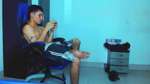 Snapshot of skinny_marked chatting on 02/16/25, 12:52 skinny marked online show from 02/16/25, 12:52