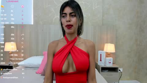 Snapshot of skinny_noa chatting on 01/05/25, 02:41 Noa online show from 01/05/25, 02:41