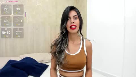 Snapshot of skinny_noa chatting on 10/23/25, 11:42 Noa online show from 10/23/25, 11:42